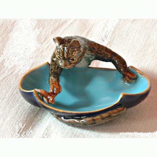 g jones majolica cat ashtray