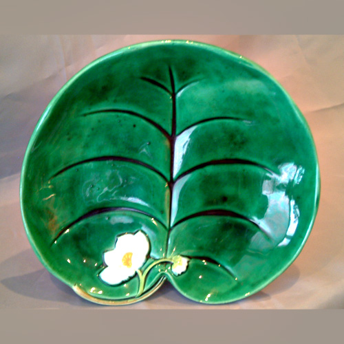 George Jones majolica lily pad comport