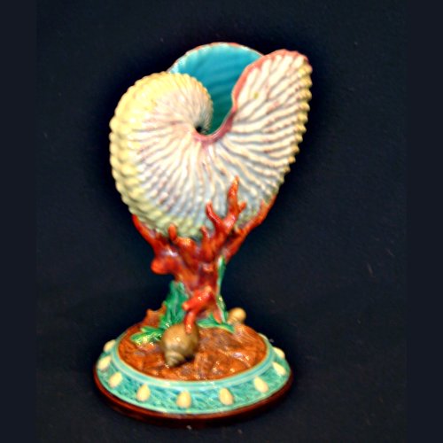 worcester majolica shell vase